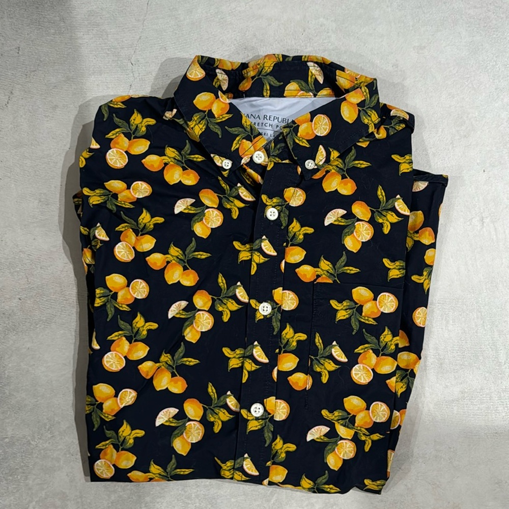 BANANA REPUBLIC Men’s Button Up Short Sleeve Shirt in Navy Vintage Lemons